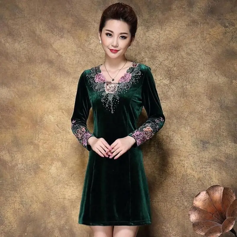 ربيع الخريف فستان مطرز بأكمام طويلة منتصف العمر الأم فستان أنيق W1754 المرأة الذهب المخملية فستان 2025 #1