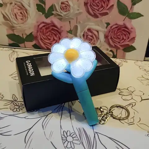Idol DRAGON Mini Light Keyring Korean Style Glow Stick Little Daisy Keychain Bag Charm Collection GD Same Style Pendant Toy