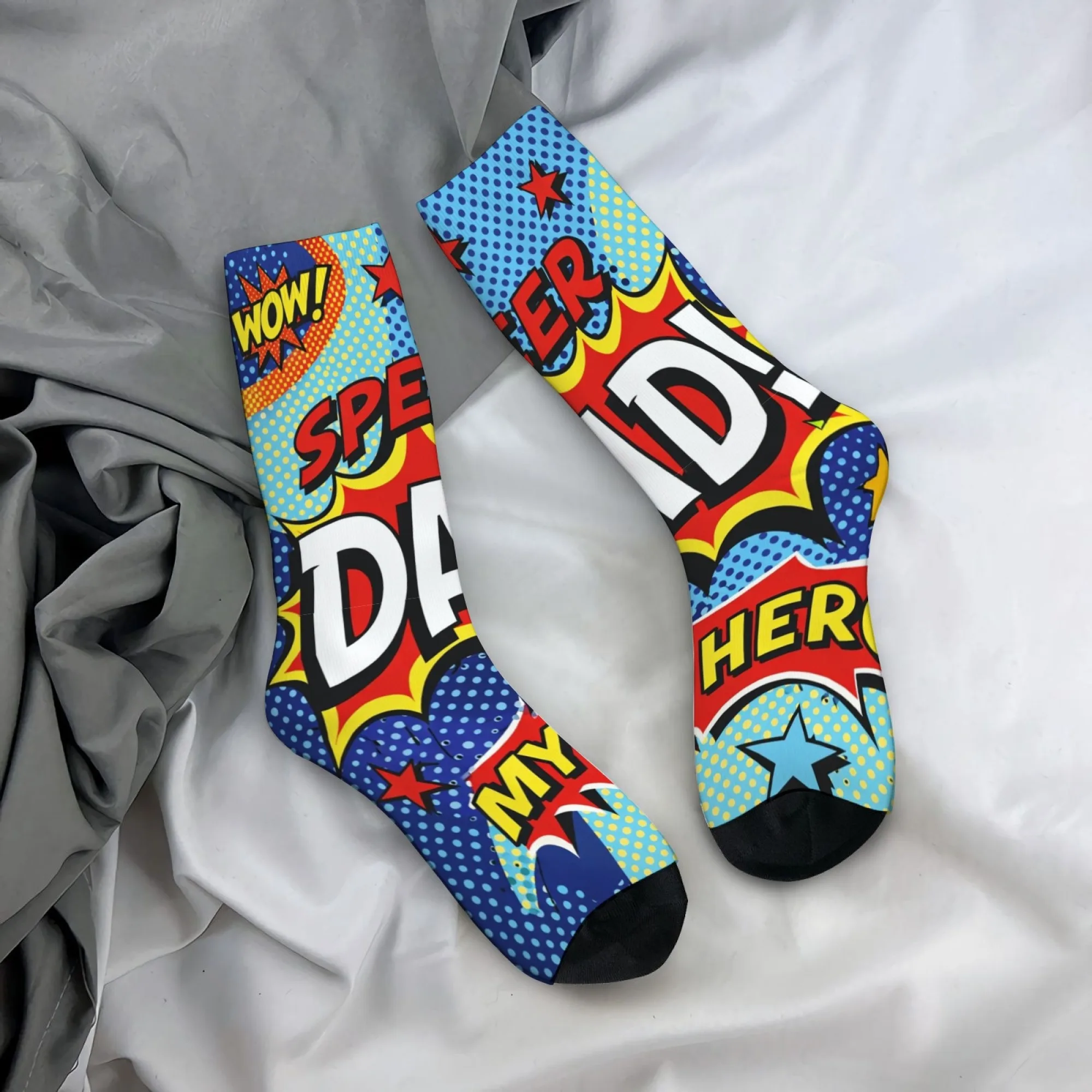 

Пара праздничных носков с принтом «Суперпапа, мой герой»: оригинальный дизайн для дома, отдыха на природе и в подарок