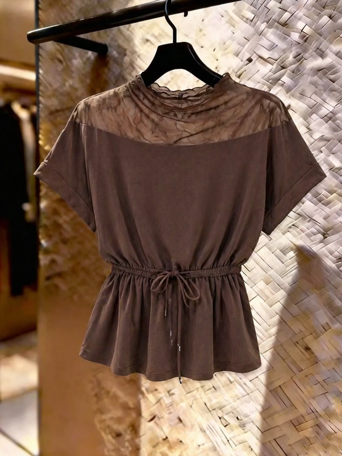 

Fashionable Retro Short Sleeve T-Shirt Design Sense Waist Cinching Neckline Summer 2026 Korean Style Straight Cut Silk Top