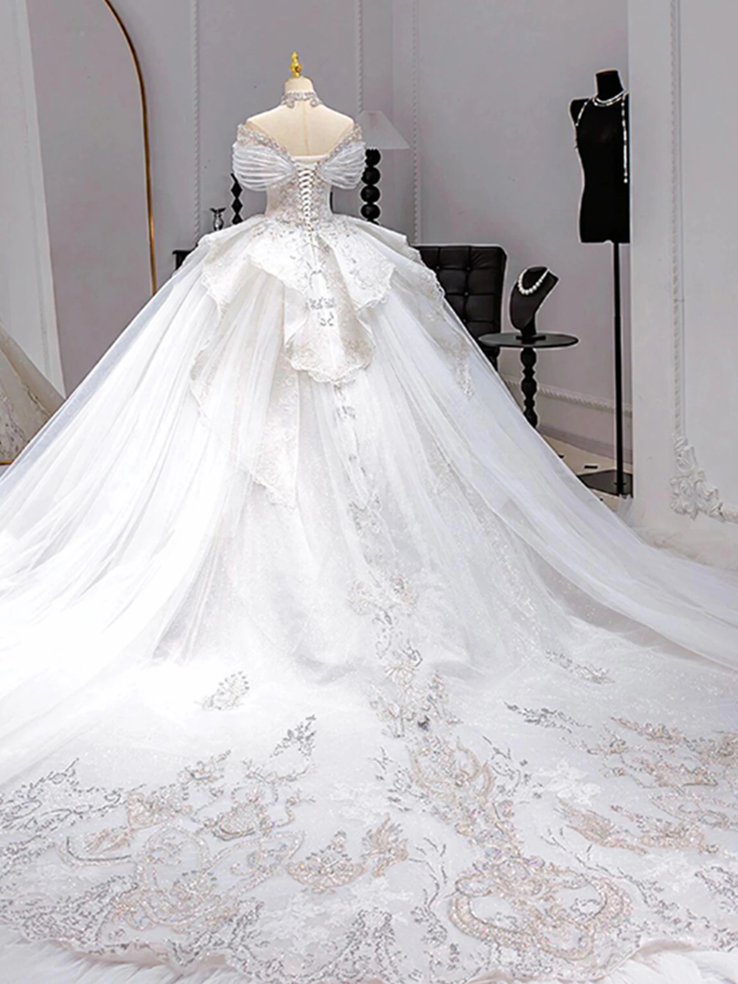 Main Wedding Dress Bride 2026 New off-Shoulder French Heavy Industry Luxury Advanced Texture plus Size Trailing out Light Yarn