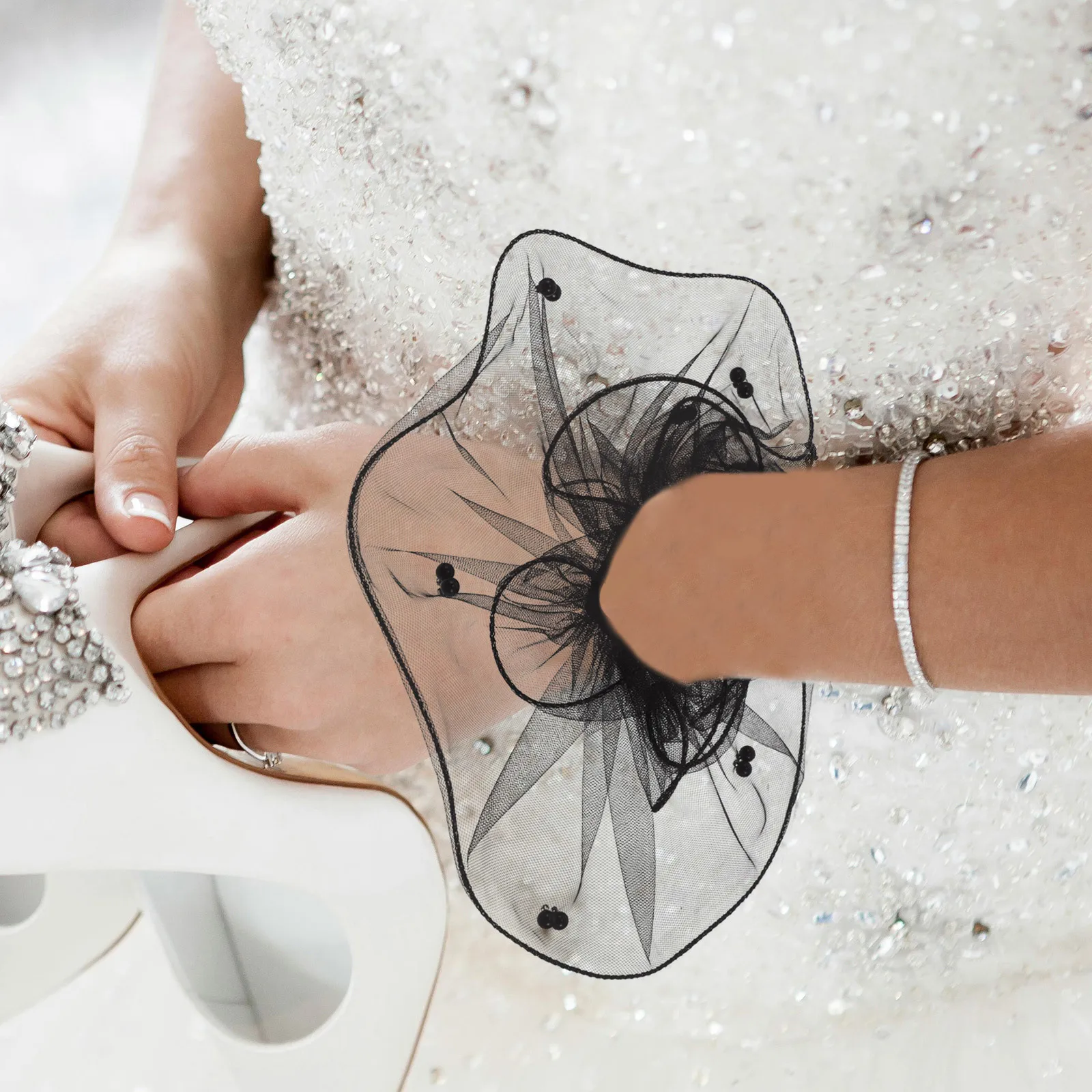 1 قطعة 1 زوج انفصال الدانتيل الأصفاد المعصم للنساء الأسود تول أصابع كم فستان الزفاف التبعي لوليتا نفخة شبكة