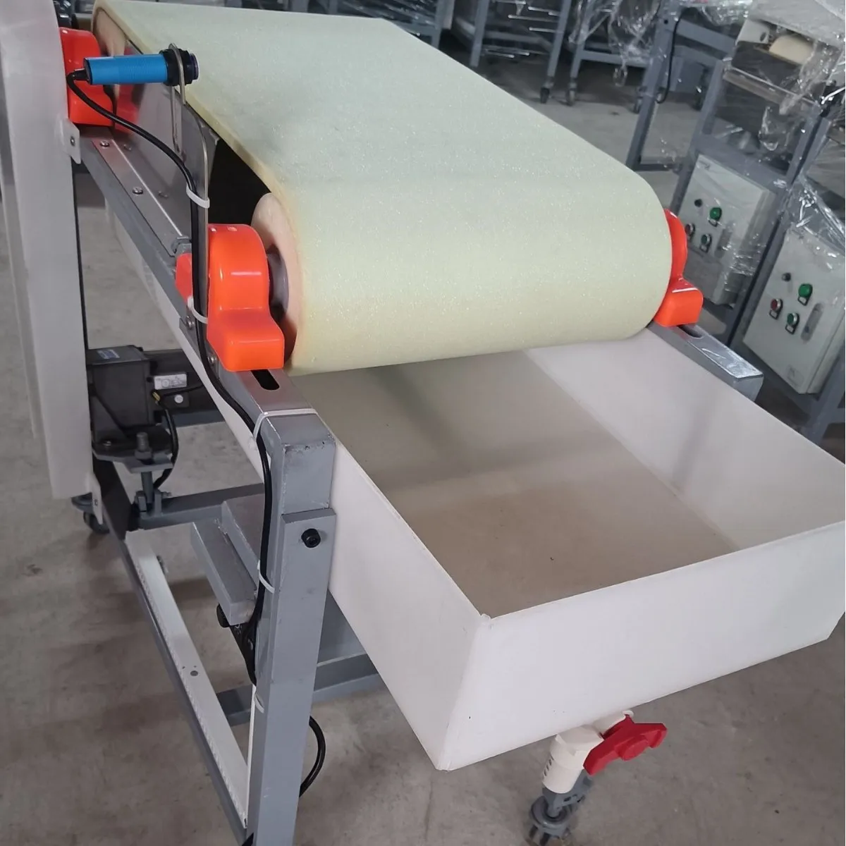 Conventional sassafras bottom machine