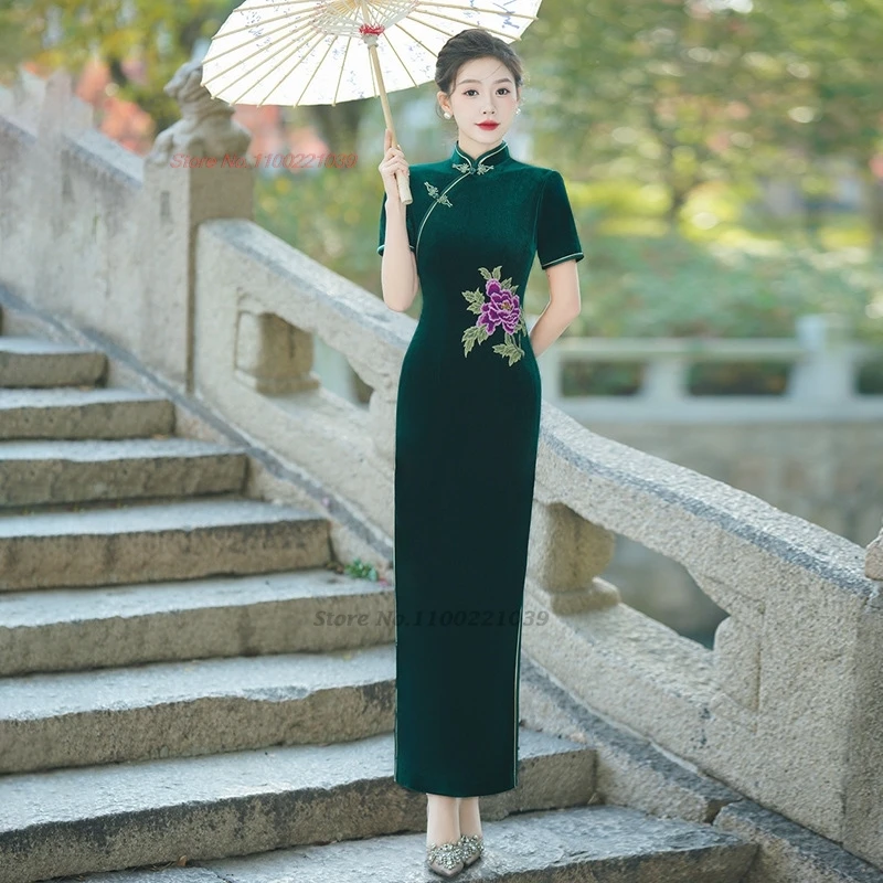 

2025 chinese vintage dress improved velvet cheongsam flower embroidery stage performance qipao retro party banquet evening dress