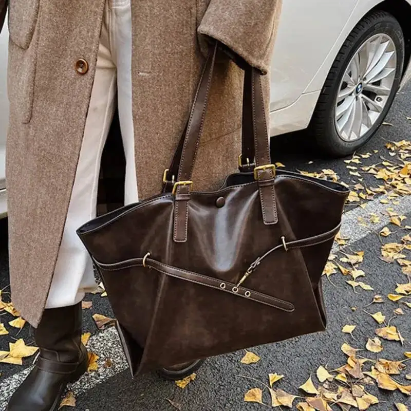 Brown Large Capacity Vintage Tote Bag Metal Buckle Decor Casual Shoulder Bags Versatile Commuter Handbag Women's Elagant Bag image 2