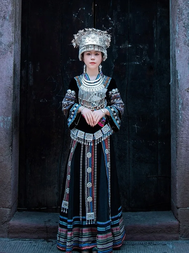 

Ethnic costumes for women's travel photography exotic welcoming guests and performances