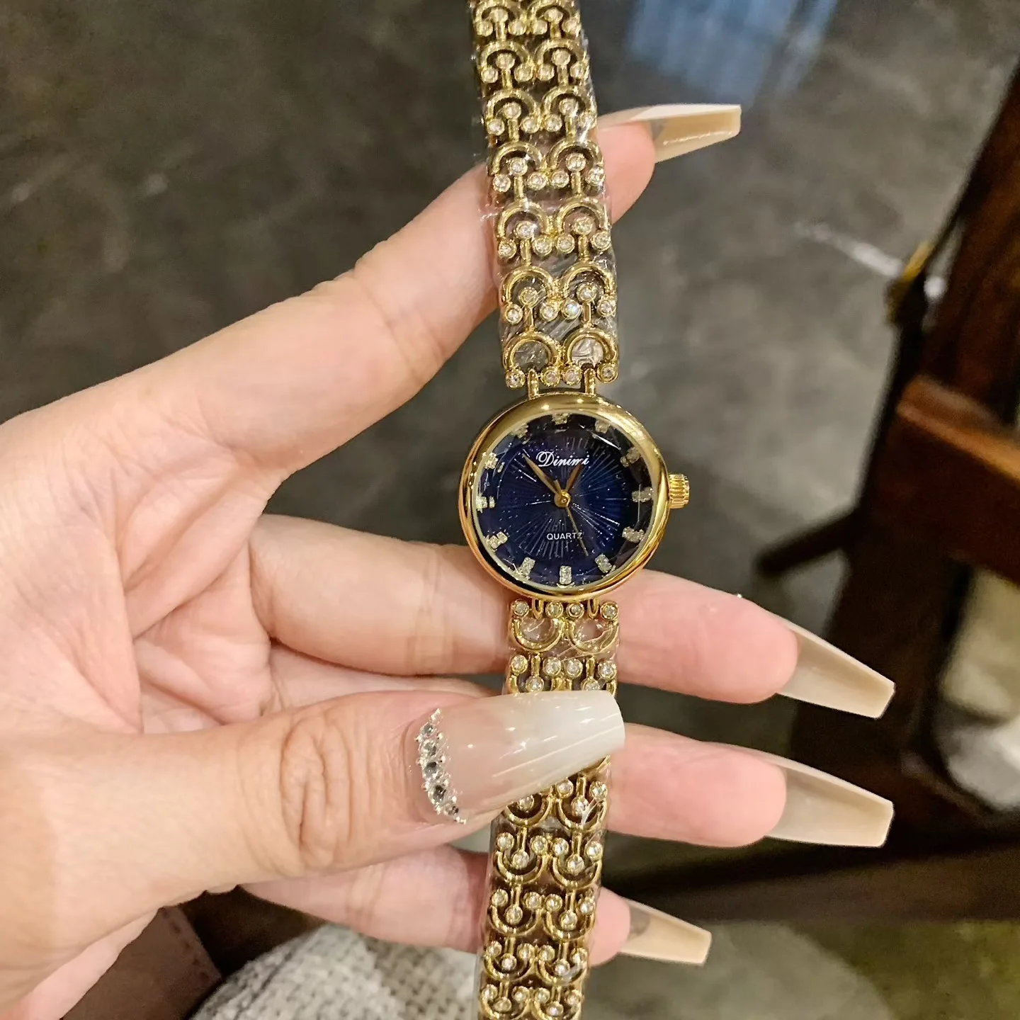 Elegant Women'S Wristwatch, Fashionable And High-Quality Bracelet Watch With Openwork Diamond Strap, Luxurious Design.