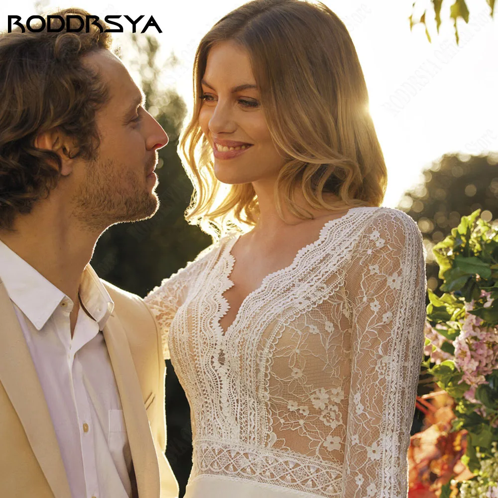 RODDRSYA Lace Beach Wedding Dress Gowns V-Neck Long Sleeves Backless A-Line Applique Sweep Train Bridal Gown Robe De Mariage