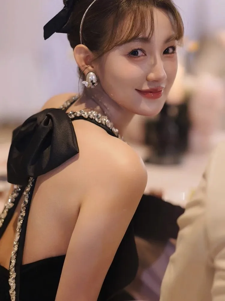 فستان سهرة طويل فاخر للنساء موديل 2025 الجديد، مناسب للحفلات وأعياد الميلاد والامتحانات الفنية، تصميم أنيق وراقي