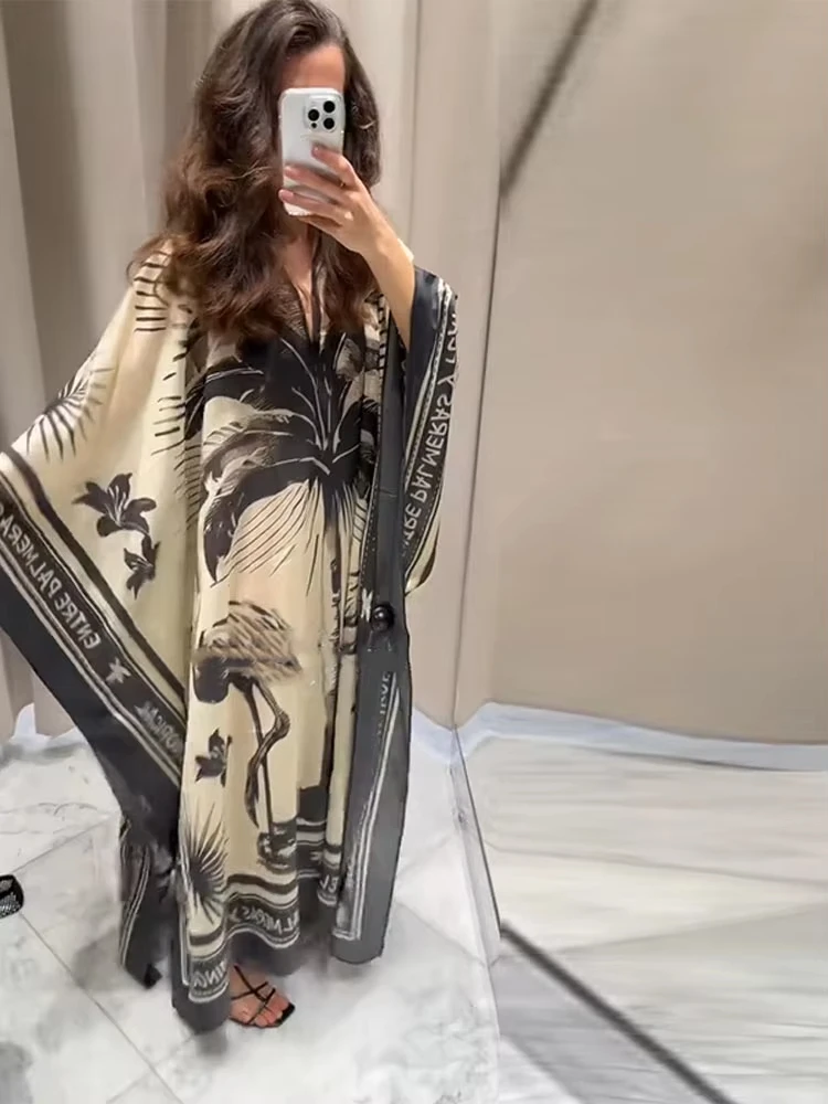 ヴィンテージプリントの流れるようなボヘミアンマキシドレス。 休日、フェスティバル、休暇に最適な女性用のリラックスしたVネック長袖ドレス。