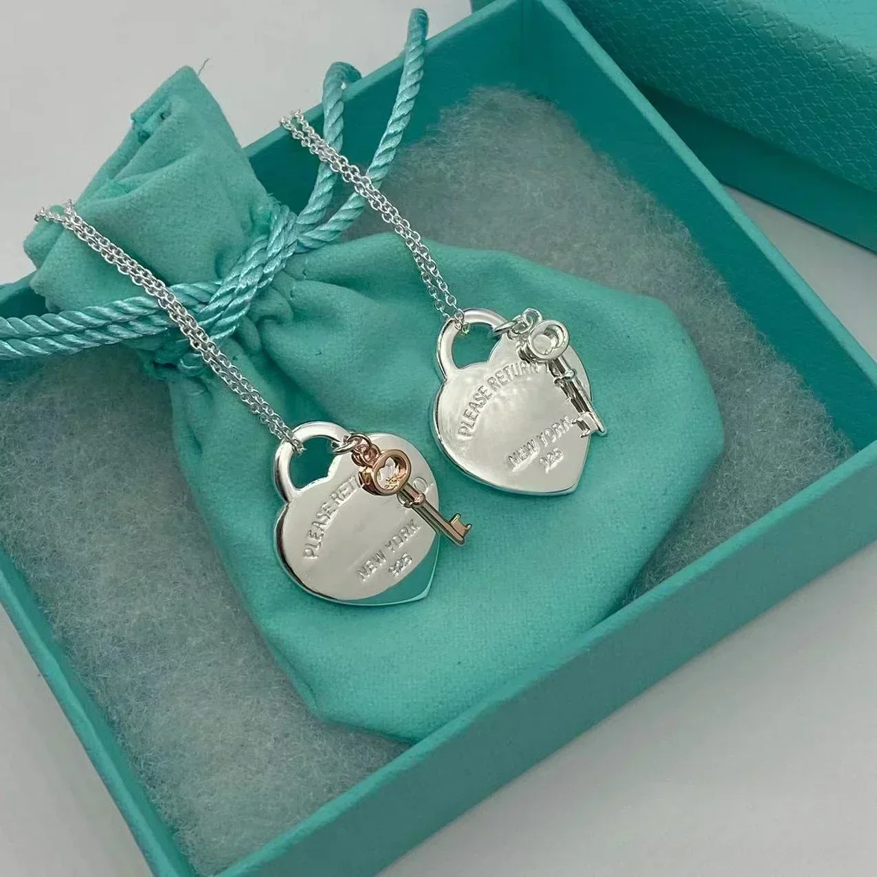 

Heart-Shaped Love Key Pendant Necklace - Daily-Worn Jewelry Gift for Ladies and Girls