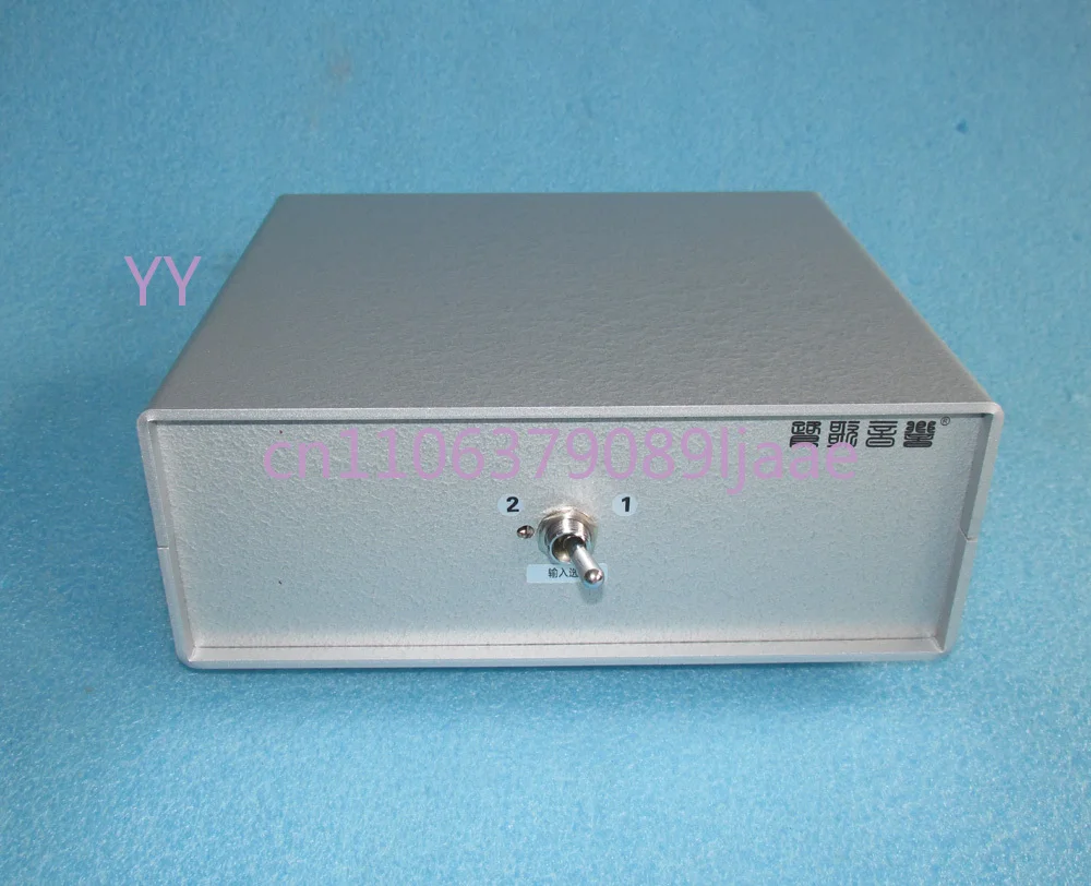 

Speaker/amplifier switcher, a tool for AB comparison, with 1-in-2-out or 2-in-1-out switching options.