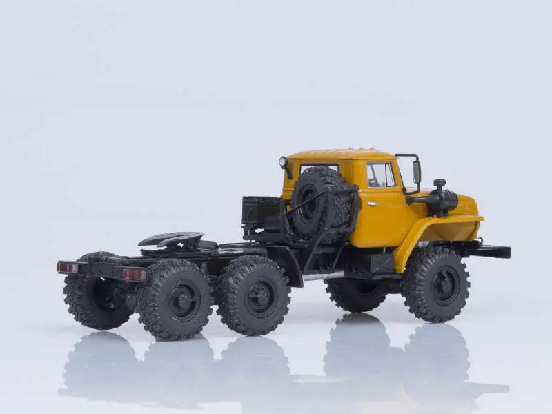 NEW EAC AUTOHISTORY 1 43 URAL 44202-0311-31 Truck TRACTOR Diecast model for collection gift