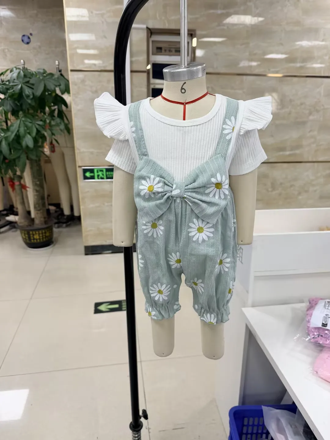 

Baby Girls Summer Patchwork Jumpsuits Newborn Clothes Short Sleeve O Neck Daisy Print Rompers with Headband Outfits