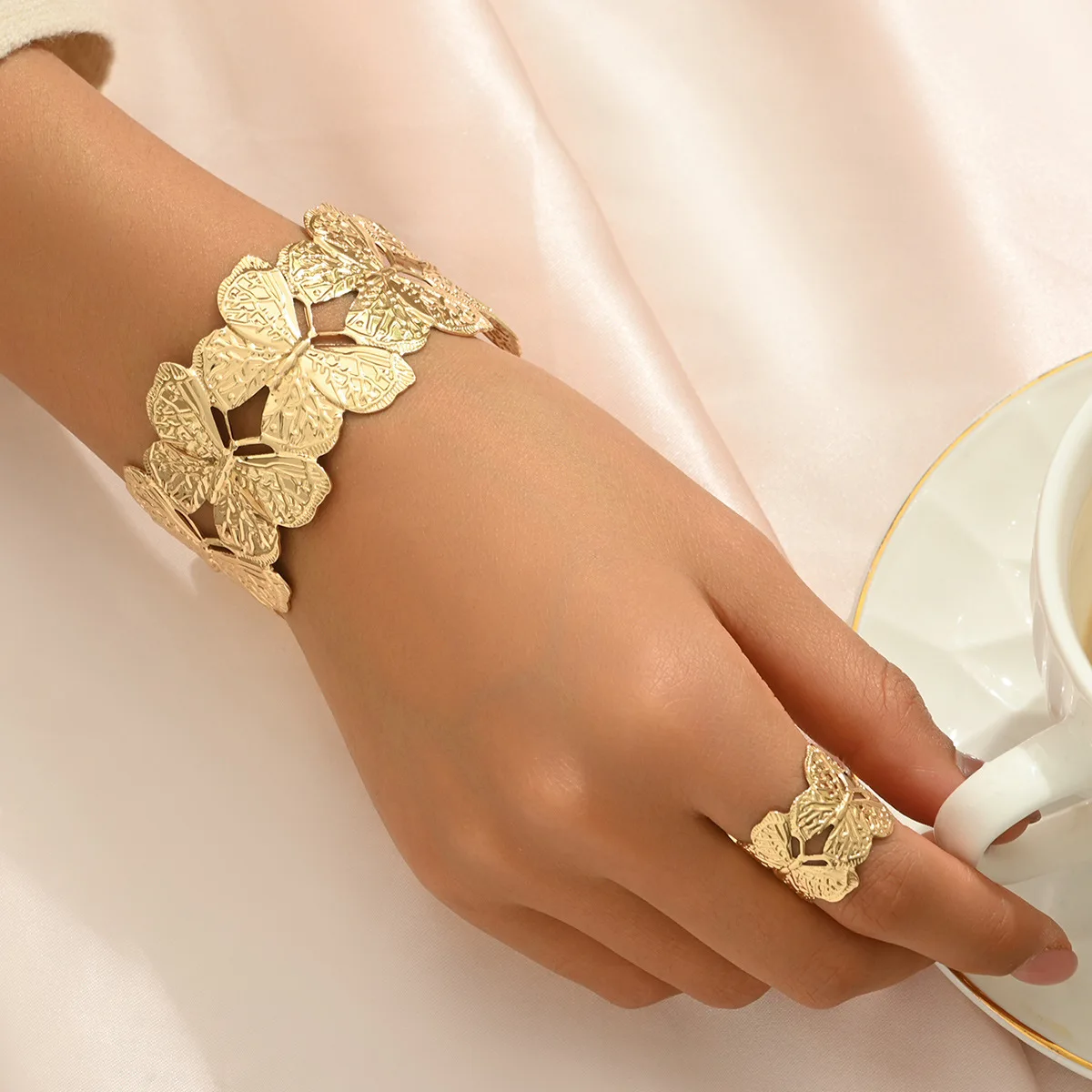 New Women's Butterfly Personalized Bracelet Open Ring