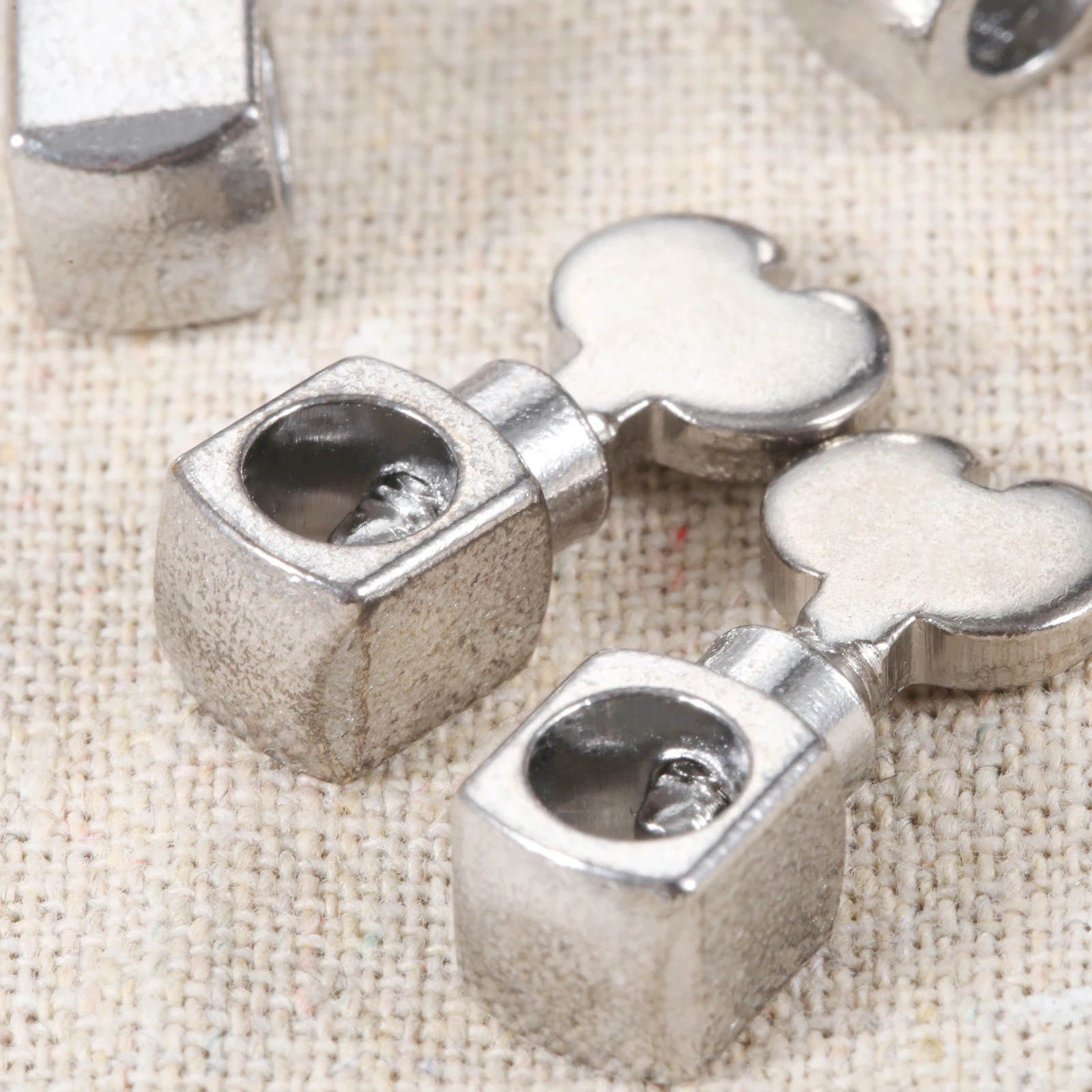 1/2/5Pcs Needle Clamp Holder With Screw Fit for Industrial Sewing Machine Old-Fashioned Foot Sewing Machine Accessory