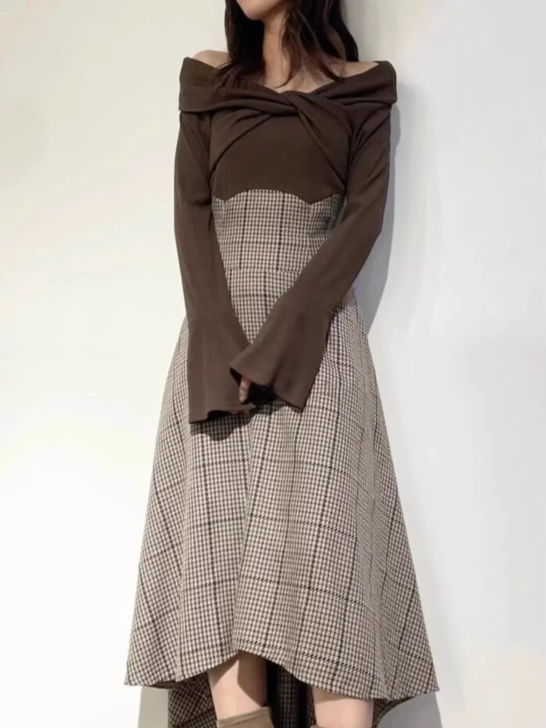 

Элегантное вязаное платье в клетку с длинными рукавами, высокой талией, юбкой с вставками и А-образным силуэтом, милое миди-платье в японском стиле