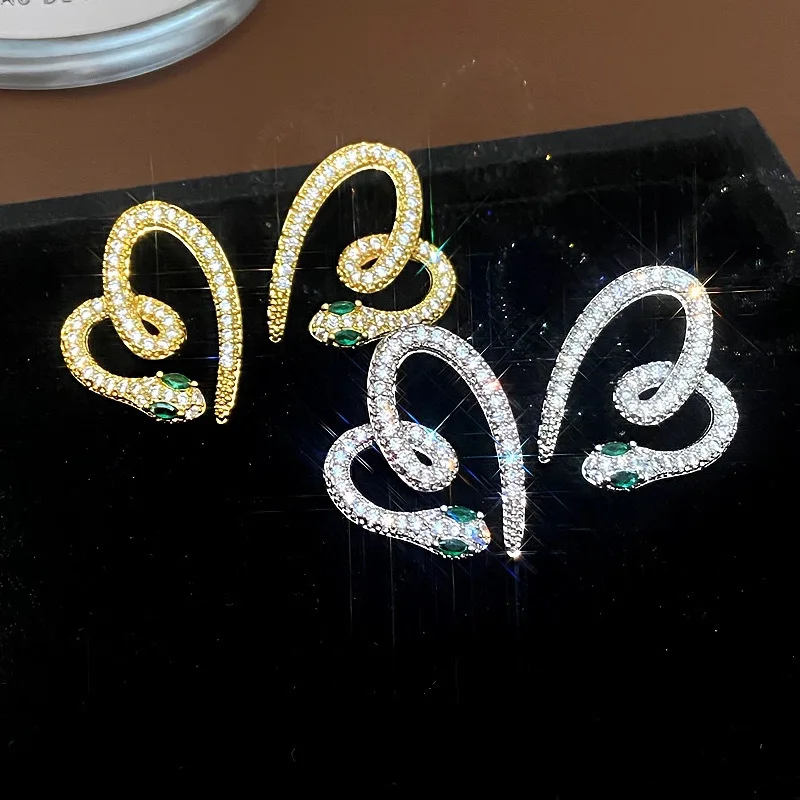 

Snake Shaped Heart-shaped Earring for Women Light Luxury Retro Temperament Earrings High-end Fashion Earrings Jewelry