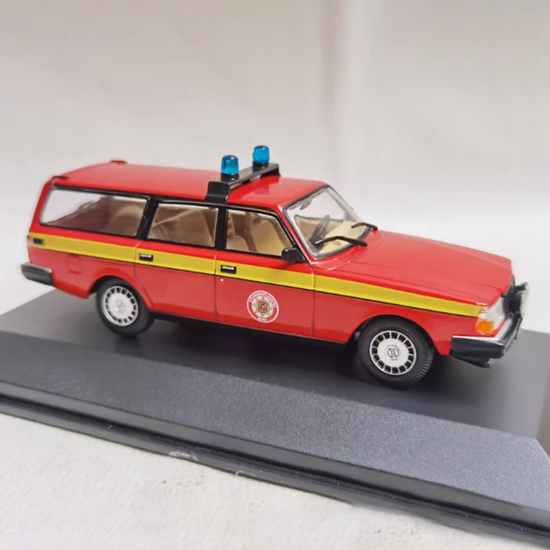 Dreifaches Simulationsautomodell aus Legierung im Maßstab 9 im Maßstab 1:43, statische Sammlung, dekoriertes Weihnachtsgeschenke-Spielzeug