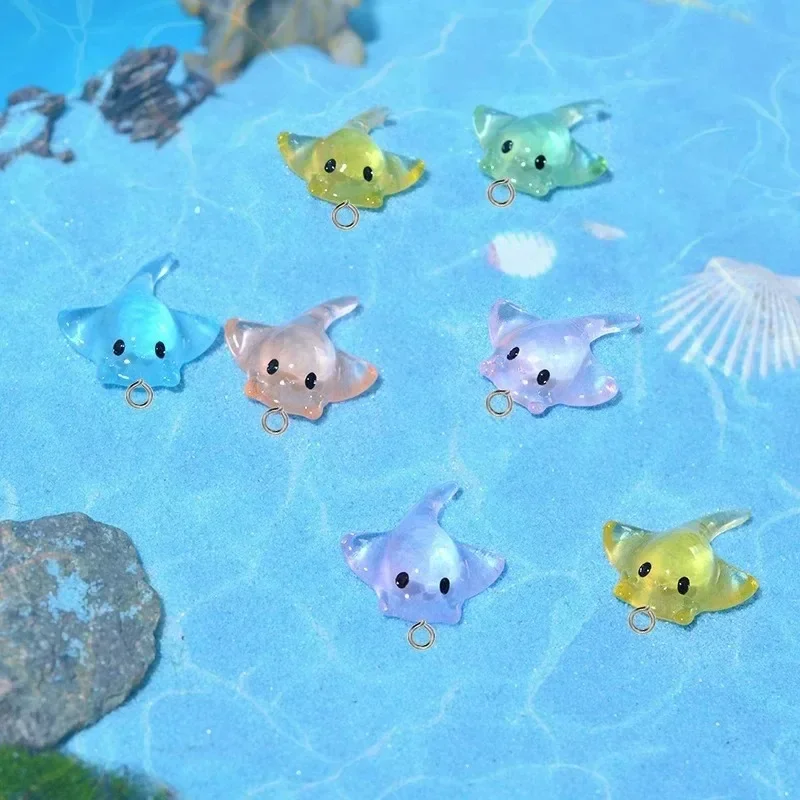 10Pcs Transparent Manta Ray Resin Charms Colorful Mini Sea Creature Pendants DIY Jewelry Accessories for Earrings Keychains