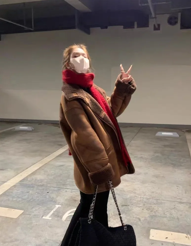 معطف نسائي دافئ من فراء الخروف من Thiened معطف دراجة نارية متوسط الطول شتوي جديد من الجلد الصناعي معطف طويل Sve