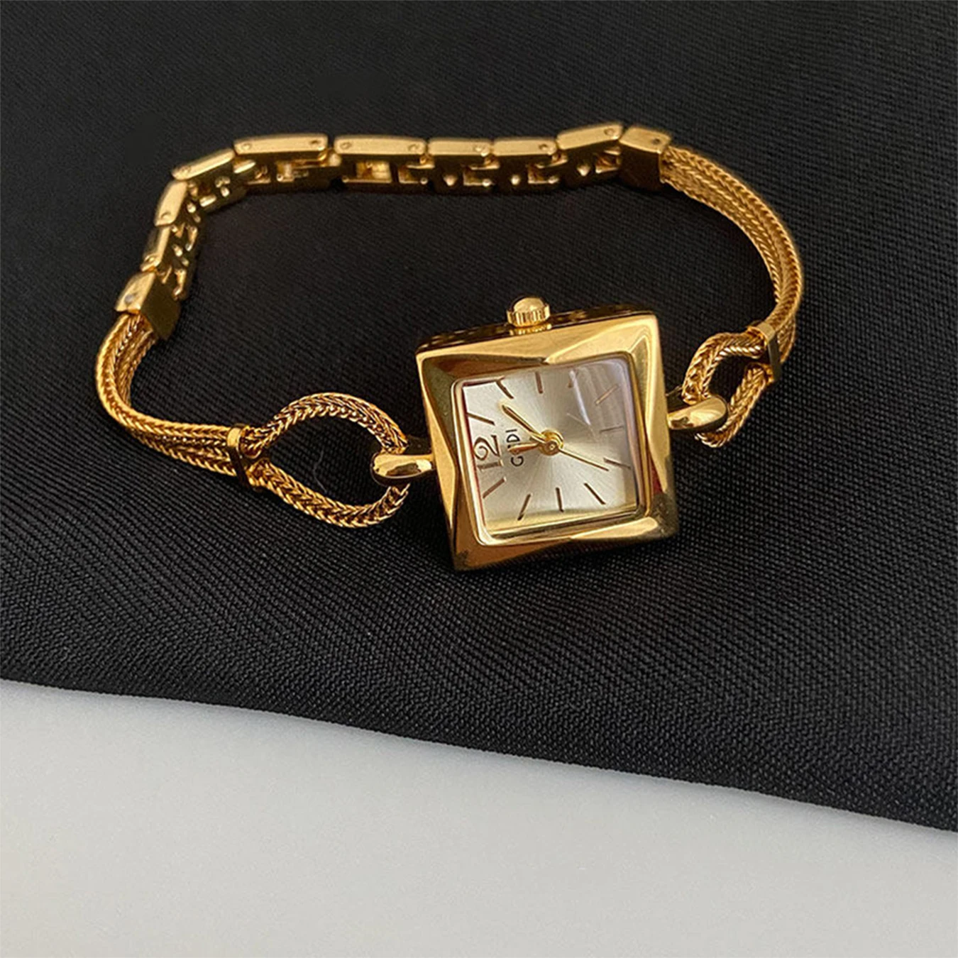 

NEW Fashionable Square Bracelet Watch for Women Light Luxury, Elegant Water-Resistant Gold Small Dial Quartz Watches Gift