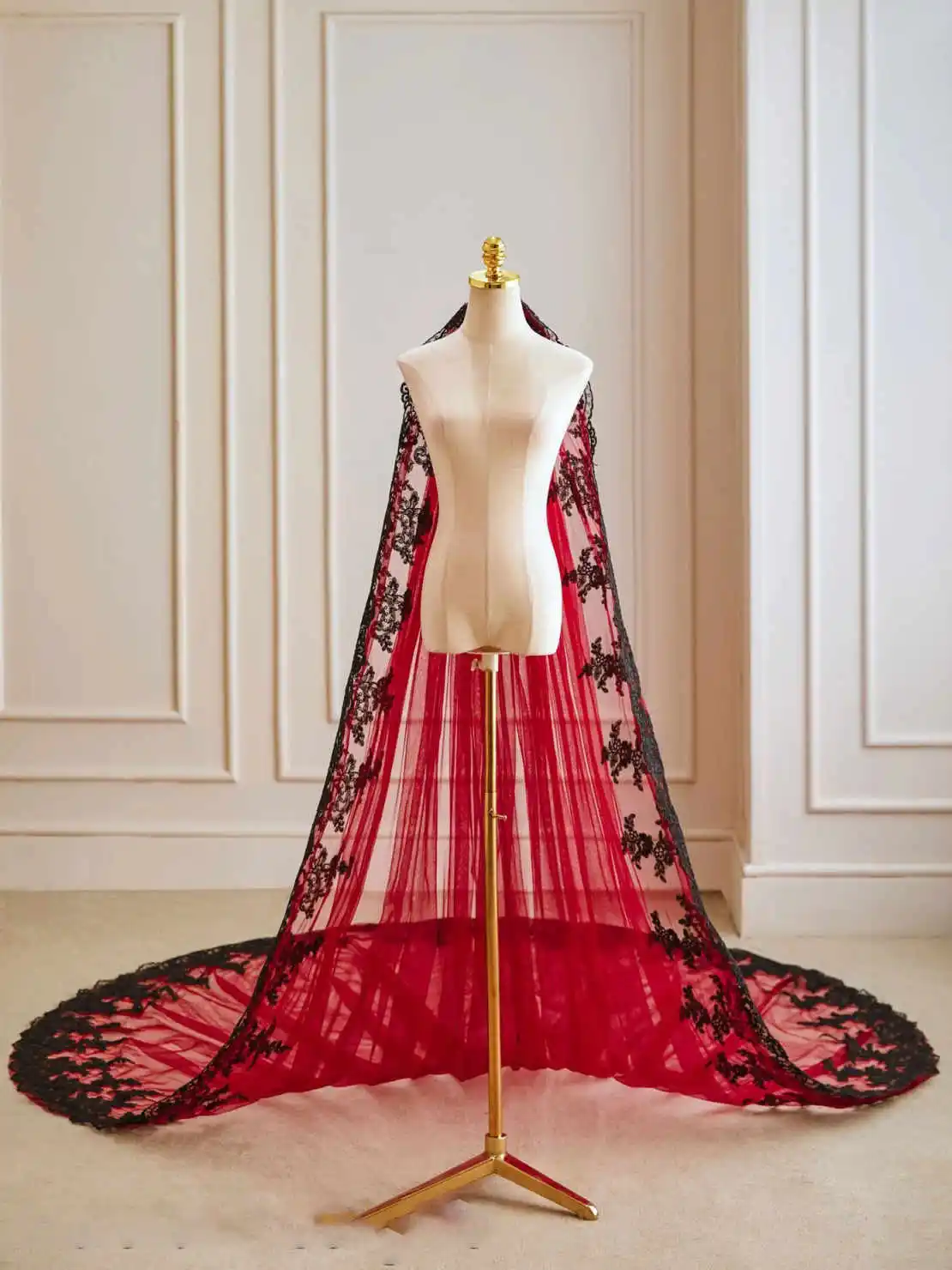 Designer Red Wedding Bridal Veil Black Appliques 1  Layer Long Cathedral Length Veils Applique Edge Bride Accessories Customized
