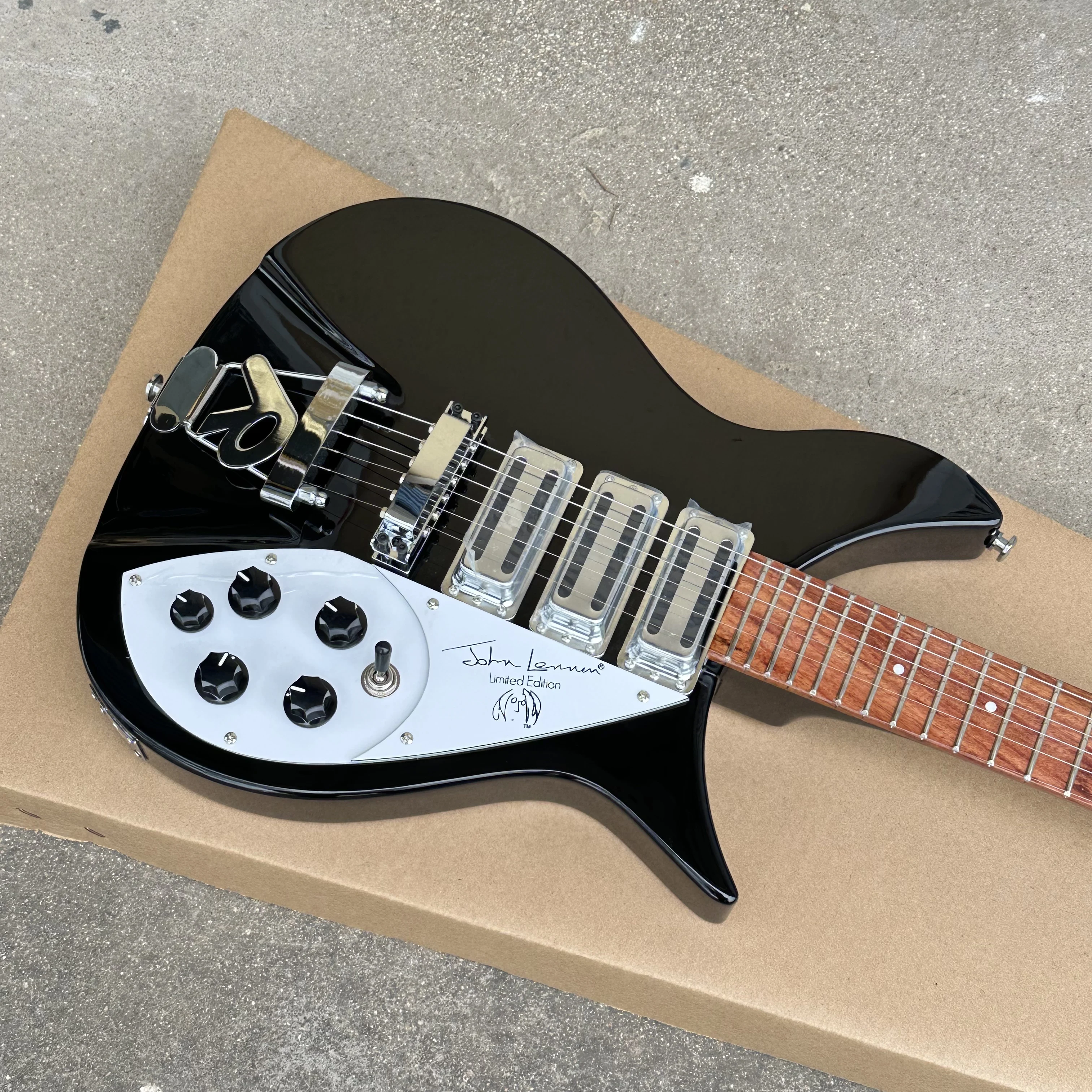 325 Model Johnlennon electric guitar black color 3 mini Pickups ,high quality guitar，in stock, fast shipping