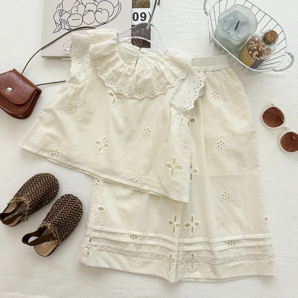 Summer girls' set 2026 new lace vest top embroidered flower wide leg pants stylish two-piece set