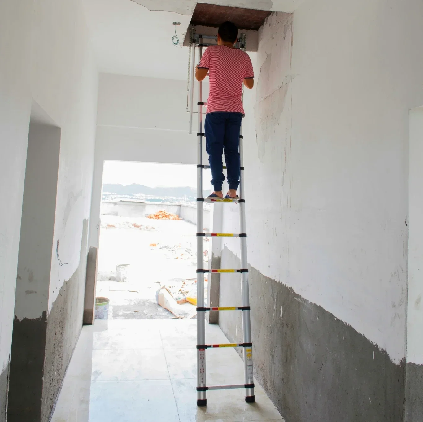 Adjustable Telescopic Attic Ladder Aluminum Material Loft Ladder for Home Using