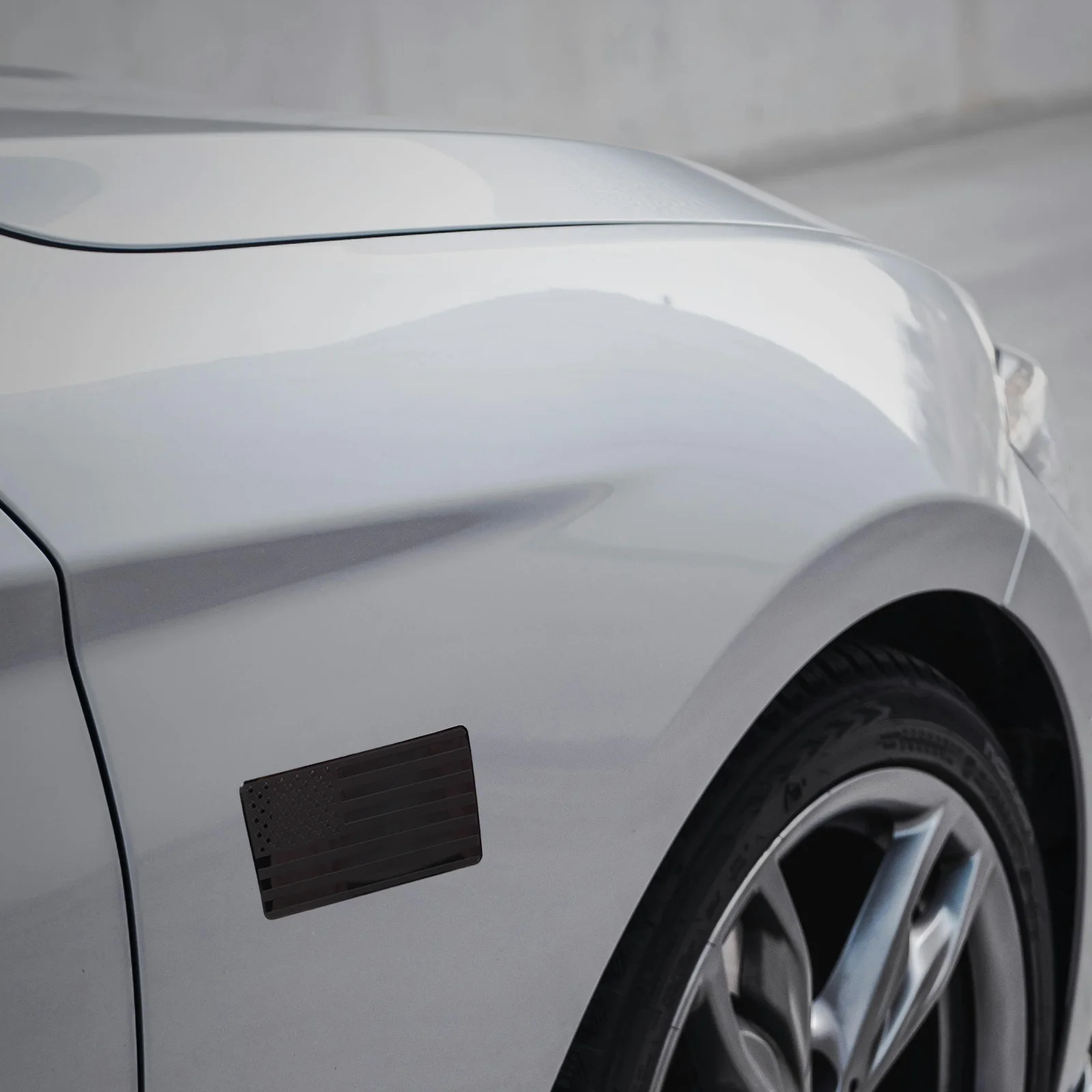 

Creative American Flag Decal Durable Aluminum Car Sticker Easy Install for Truck Bumper Enhances Vehicle Appearance