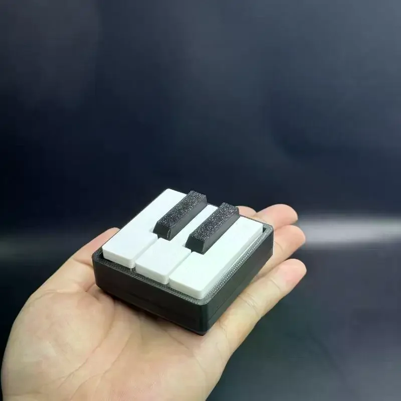 Mini Piano Keyboard Fidget Clicker Toy Satisfying Press Feeling Portable Keychain For Adults Office Stress Relief