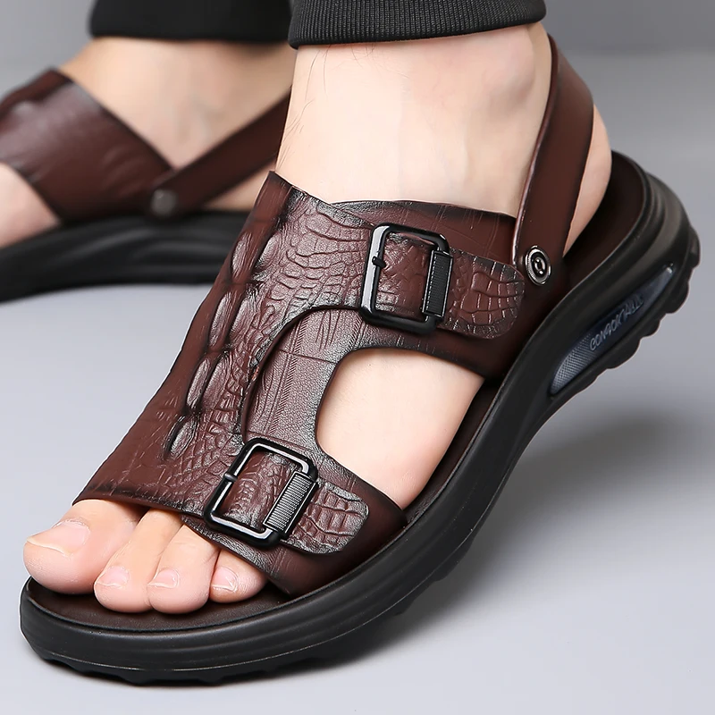 Sandálias casuais masculinas de dois usos, chinelos deslizantes de verão, novo fundo macio, à prova d'água, antiderrapante, sapatos de praia para dirigir