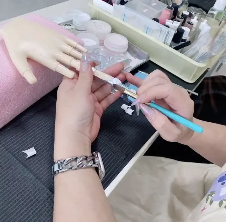 Nail Practice Hand Model With Stand, Detachable Flexible Fingers Nail Tips For Nail Art Beginner Training Salon Use