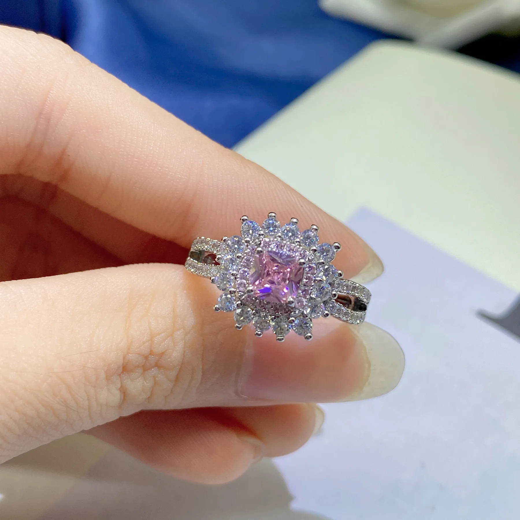 

DIY accessories Live stream explosion two-color electroplating pt950 simulation color zircon pink diamond carat colored diamond