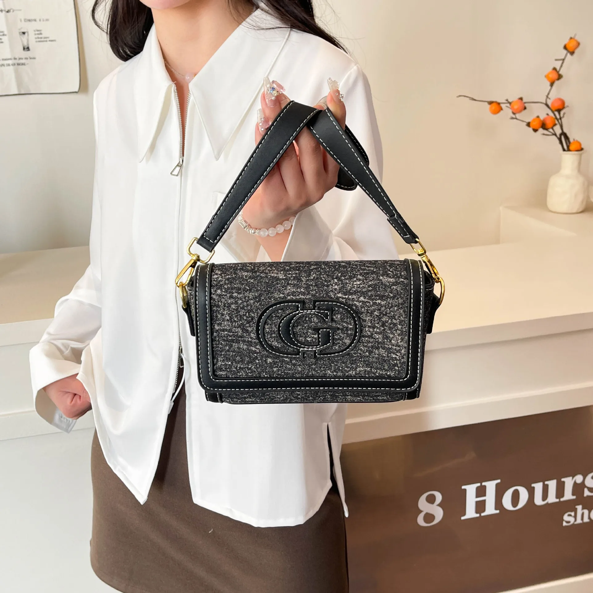 

2025 New Trend! European American Underarm Denim Face Envelope Messenger Bag - Fashionable Street Style Must-Have