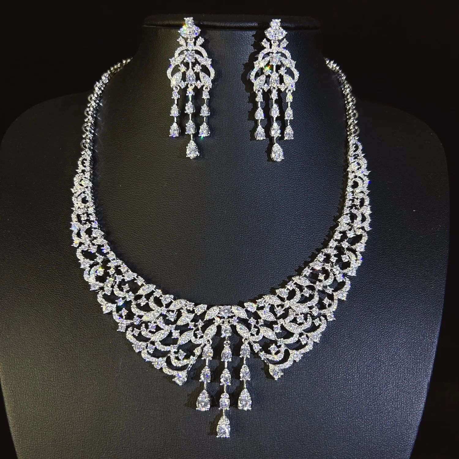 

Court Hollow Tassel Zircon Necklace Earrings Set Luxury Heavy Craft Bridal Jewelry Banquet GiftLuxury banquet women jewelry