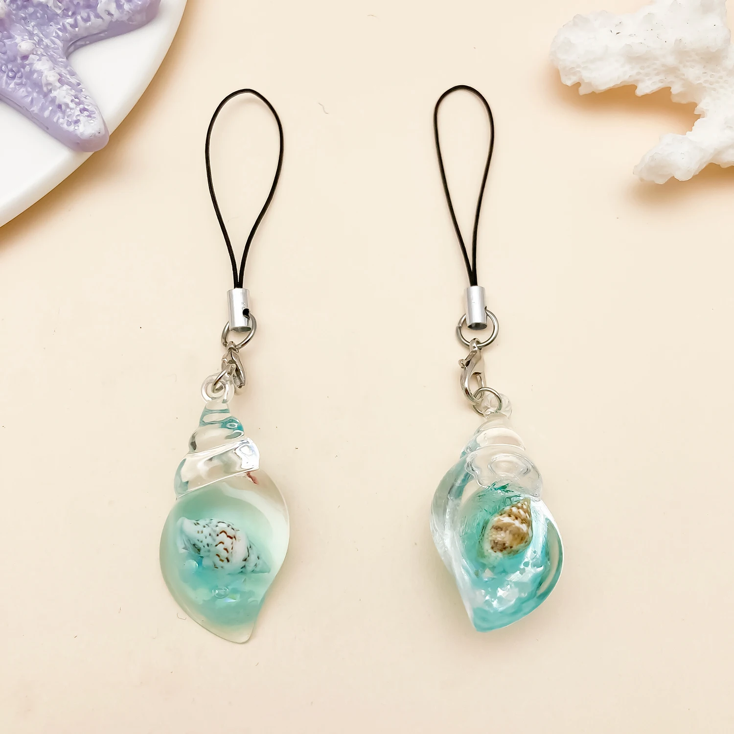 1pc Transparent Lake Blue Resin Marine Luminous Conch Charms Pendant Keychain, Suitable for Summer Beach Parties and Daily Wear