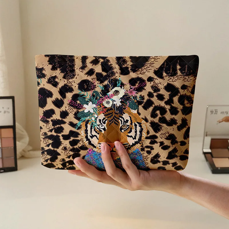 Fashionable Tiger Leopard Print Corduroy Makeup Bag with Zipper, Lightweight Multifunctional Cosmetic Storage Bag with Lining