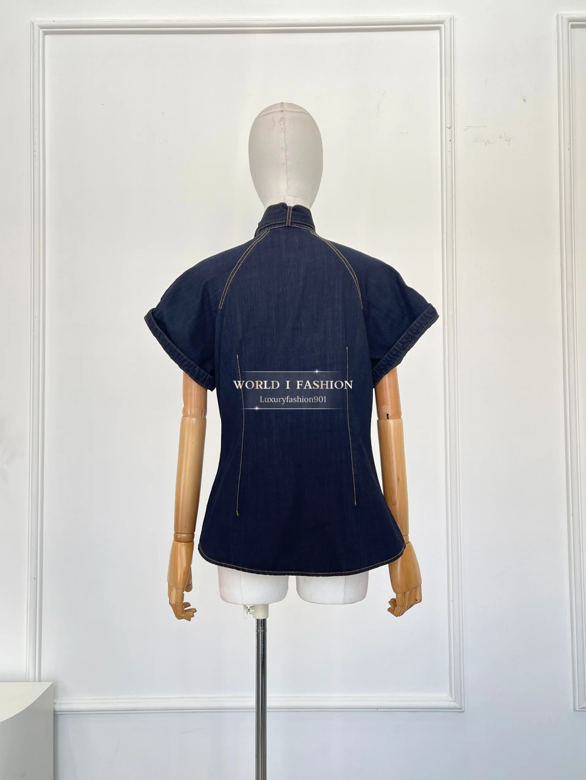 Elegancka, granatowa bluzka z krótkim rękawem i wstążką, wykonana z denimu, nowość 2025