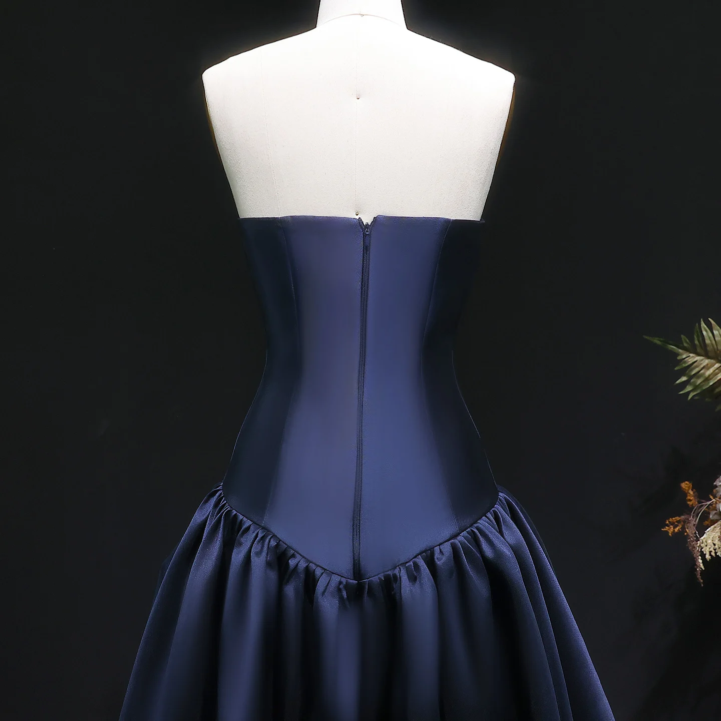 Sharon Said Marineblaues Satin-Abendkleid, trägerlos, tailliert, mit Korsett, geraffter Taille, voluminöses A-Linien-Formal-Partykleid SF480 Custo – Detail 12
