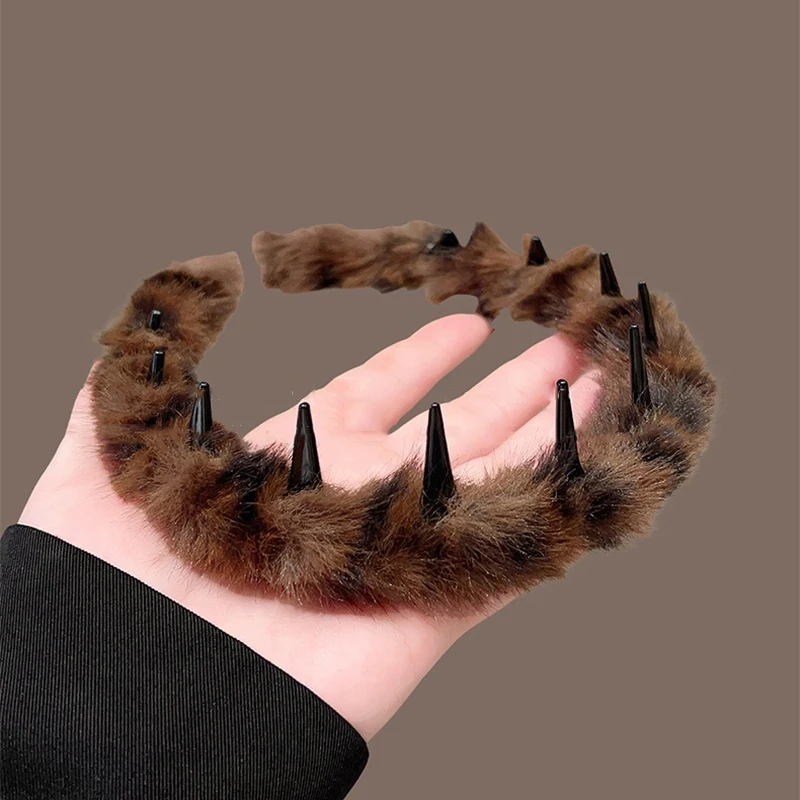 Fascia per capelli alta calva in peluche con stampa leopardata di lusso esagerata, elegante, comoda da usare con un fermaglio per capelli antiscivolo dentato