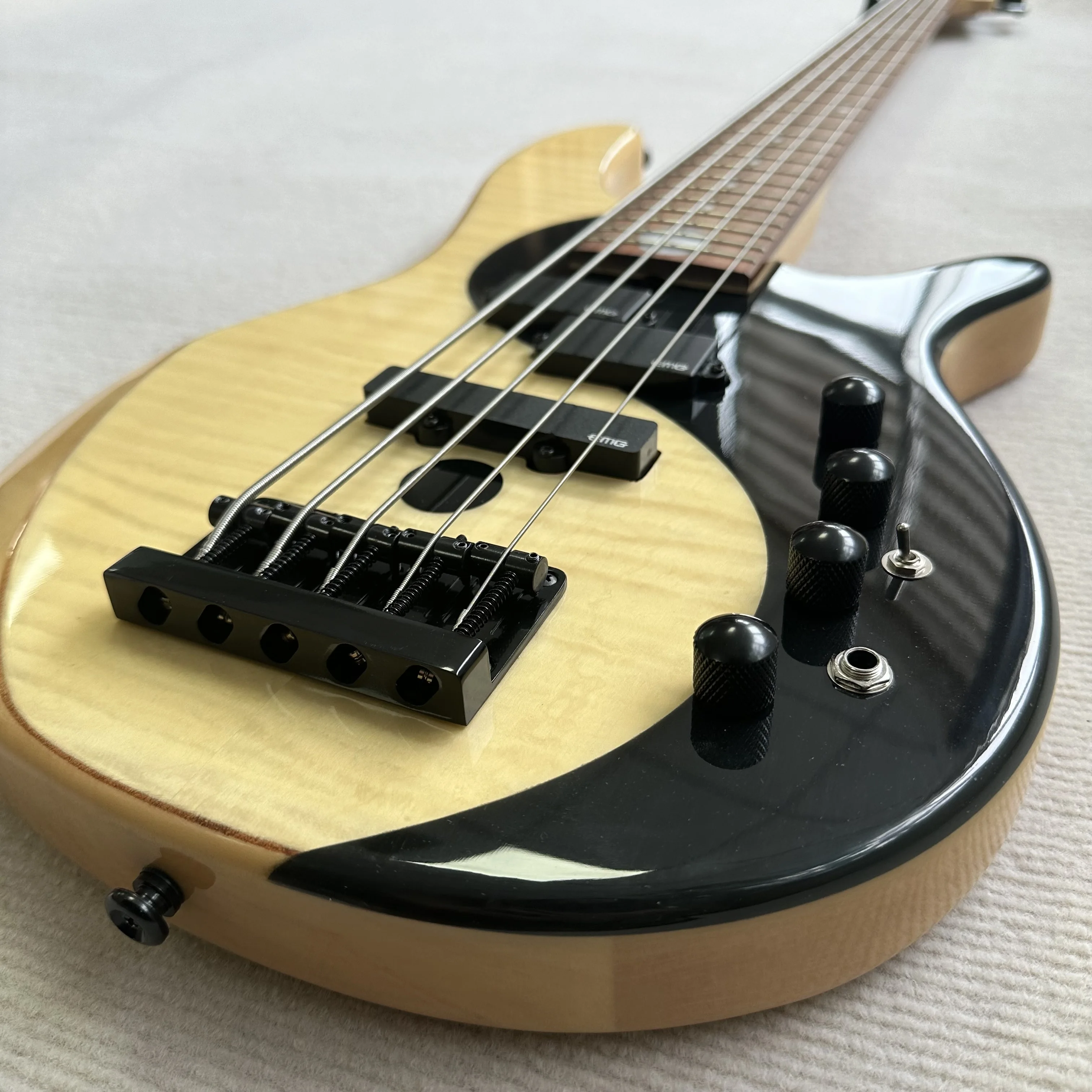 US Warehouse 5 String Yin-Yang Style Electric Bass Guitar Natural Flame Maple Split Body Active Pickups Rosewood Fretboard Modern Bass for Rock Funk Metal