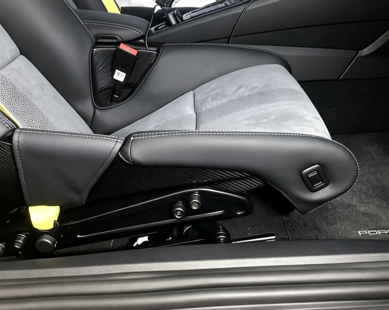 For Porsche Full Bucket Seats Carbon Fiber Bolster Protectors–Compatible with 911 (GT3/RS, GT2 RS,911R,Carrera T),Cayman/Boxste
