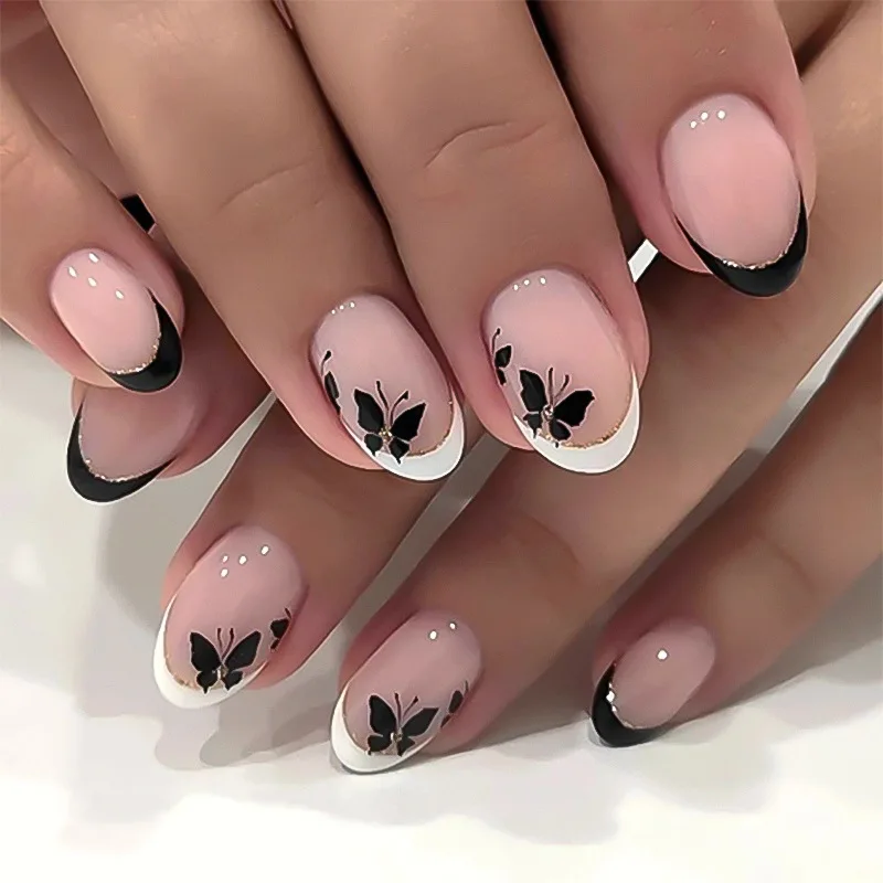 24 Stück Ins Style klassische französische Nägel zum Aufdrücken – kurze runde Form mit schwarzen Schmetterlingen und weißen Spitzen, künstlicher Nagel für Frauen und Mädchen