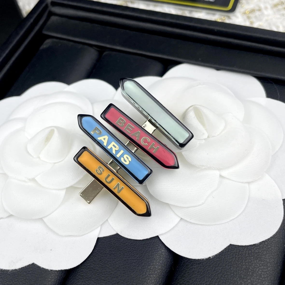 

New Heavy Industry Precious Color Road Sign Resin Broch