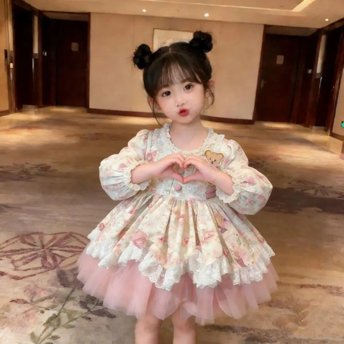 

Новое модное детское платье Лолита с цветочным принтом, длинными рукавами и пышной юбкой, милое