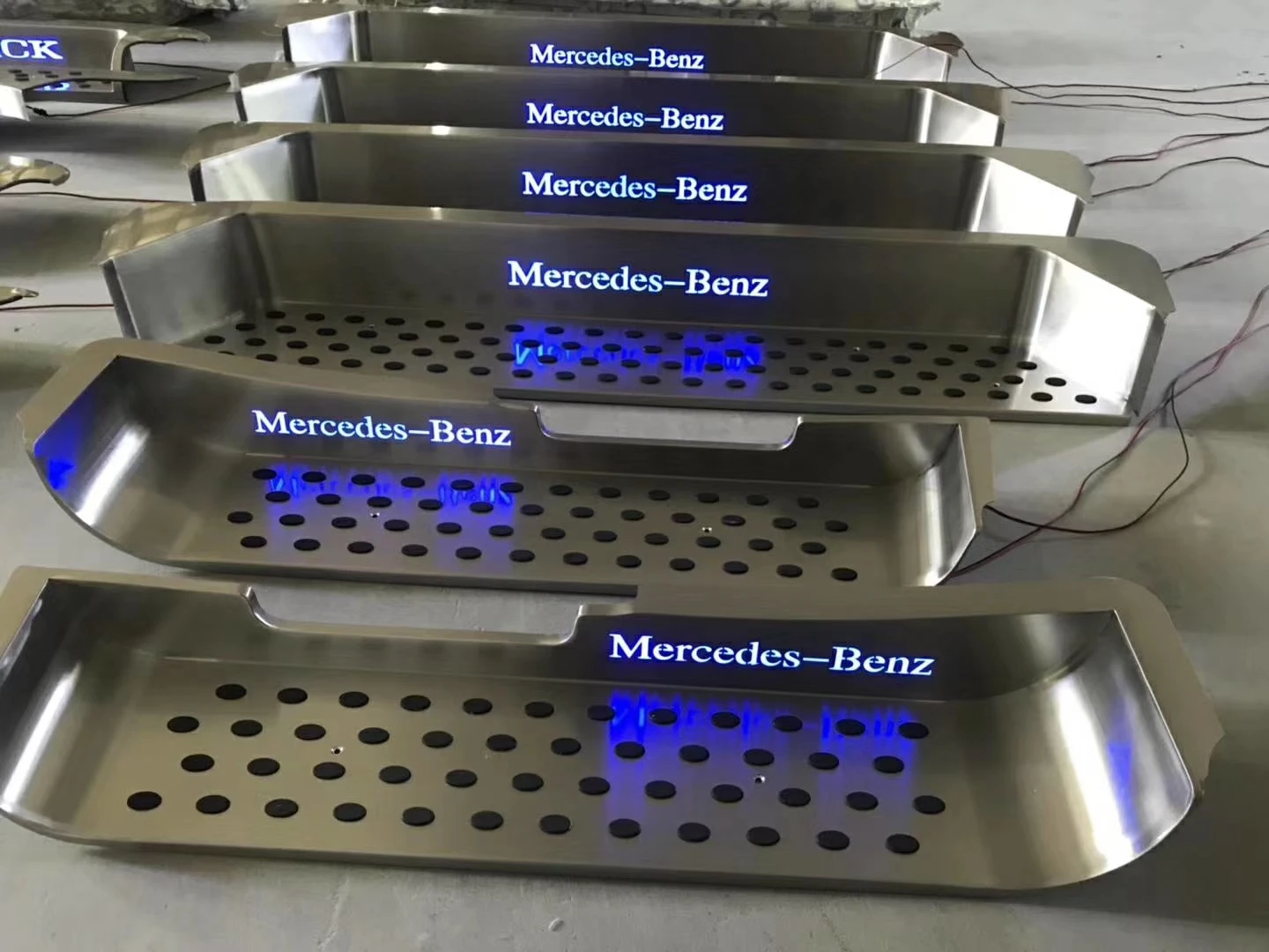 تصميم جديد إشارة الصوت المضادة للانزلاق الصلب الألومنيوم سيارة الكهربائية انزلاق دواسة مع LED