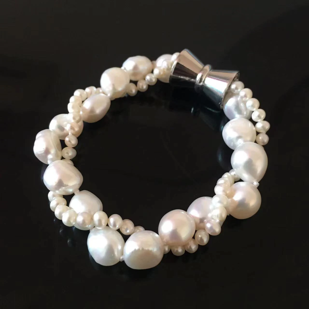 

Stainless Steel Bracelet Women Maggnet Clasp Double Chain Bracelet Twist Style Barqoue Pearl Bracelet