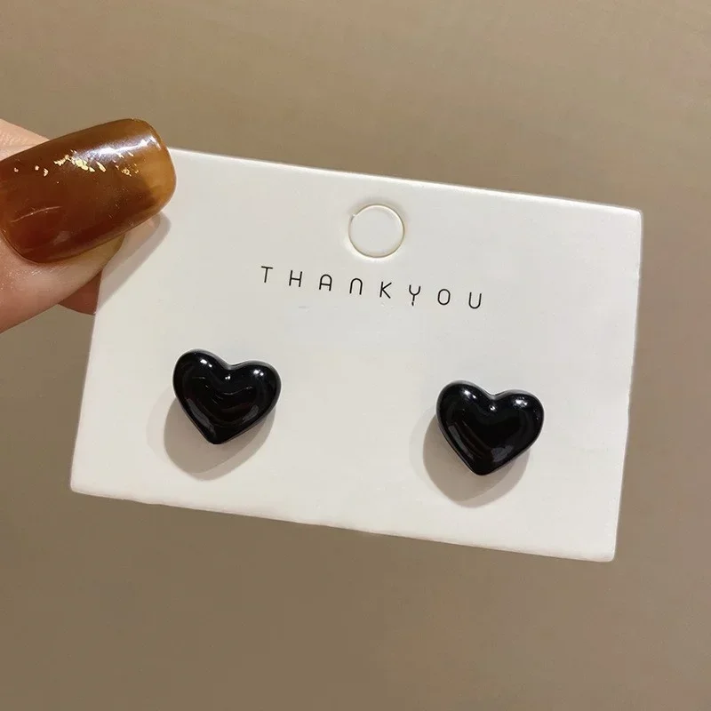 Small Cute Heart Stud Earrings for Women Girls Red Black Simple Metal Earrings Wedding Party Fashion Jewelry Wholesale Gift